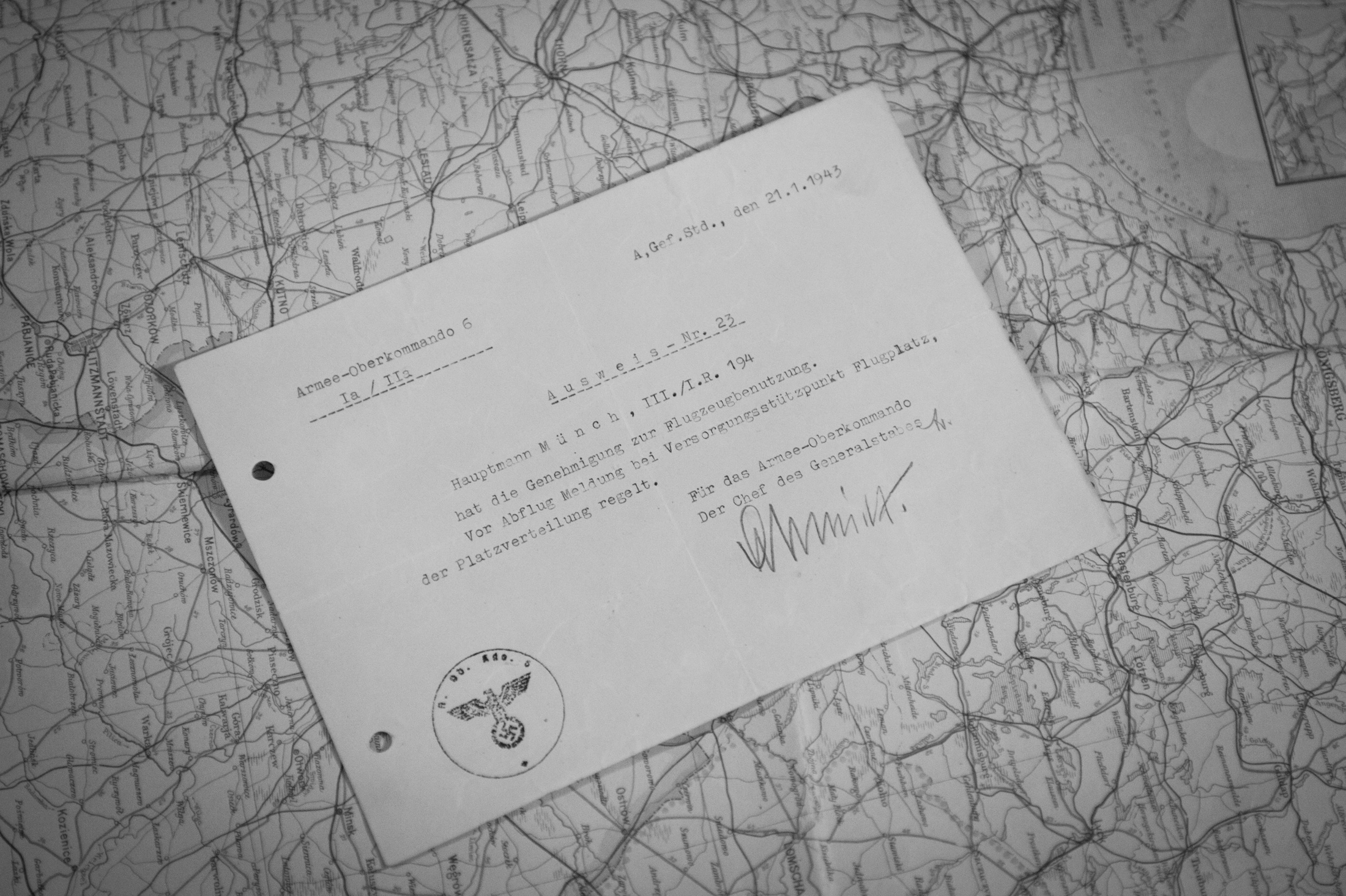 The certificate that authorized Münch to leave Stalingrad by plane. Dated January 21, 1943, it was signed by Sixth Army Chief of Staff Lieutenant General Arthur Schmidt.